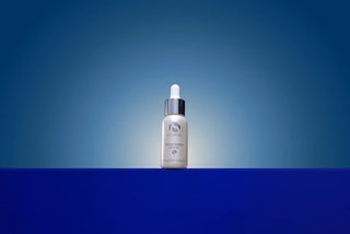 IS Clinical Brightening Serum With Background
