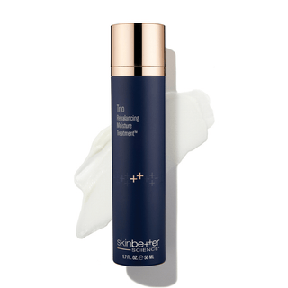 Skinbetter Trio rebalancing moisture treatment 50ml smear background.